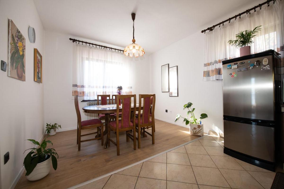 Apartman Elvis Lovran Exterior foto